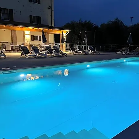 מלון דירות Colombara 4*