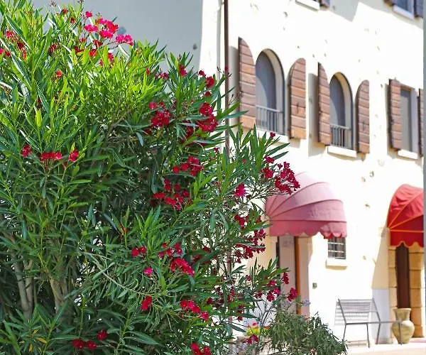 Colombara Aparthotel 4*